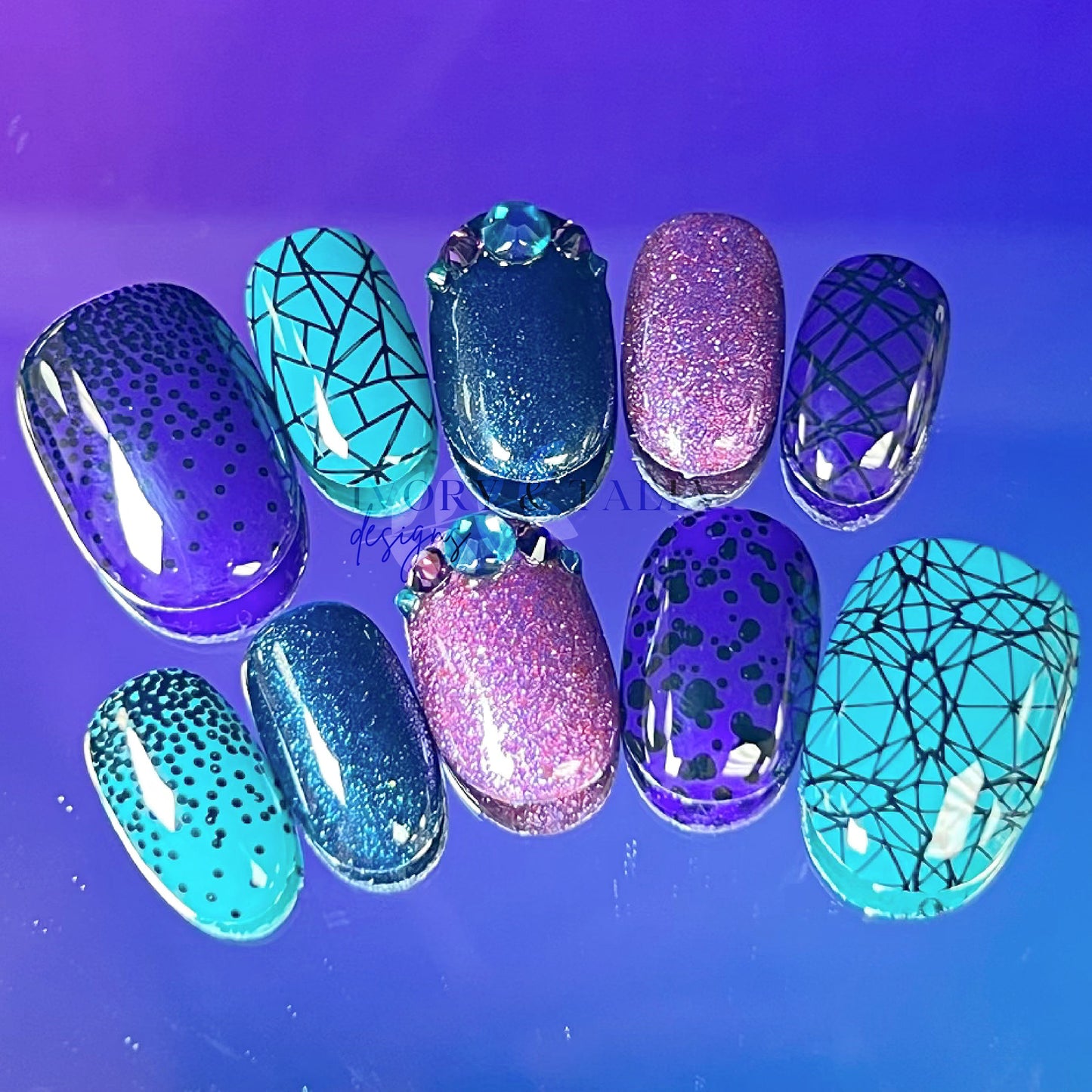 Abstract Winter Press on Gel Nails ($CAD)