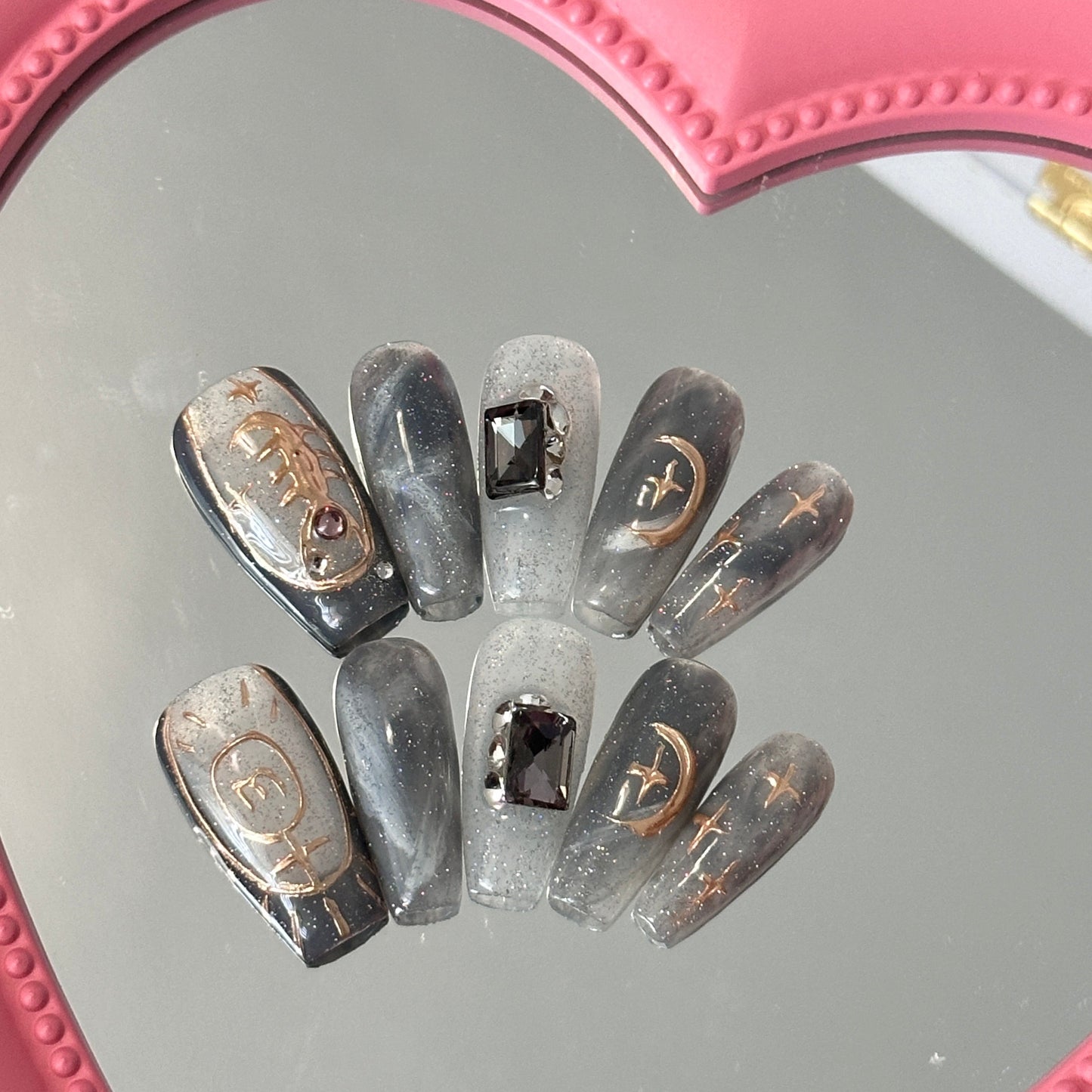 12 star sign press-on nails / Scorpio