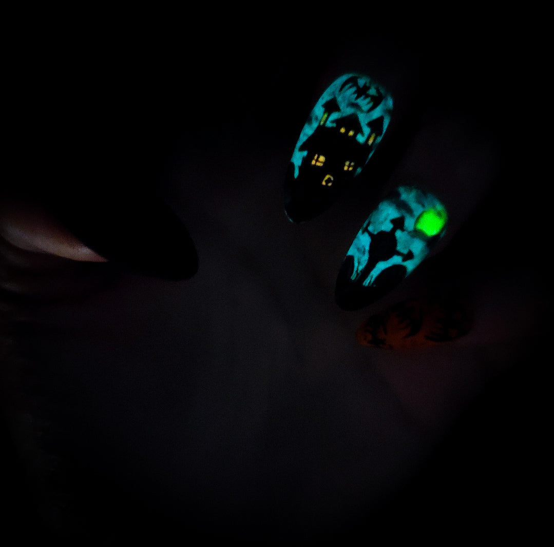 A Haunted House (Glow in the Dark) Press on Nails